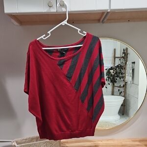 Chelsea & Theodore Red and Gray Knit Top